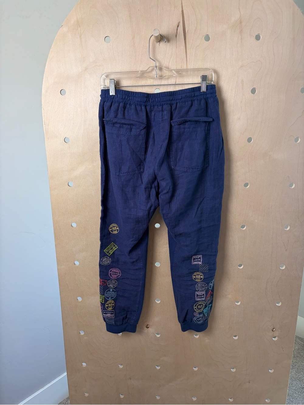 HTF JOHNNY WAS Pete & Greta Blue Travel Stamp Embroidered Linen Joggers Size XS - Picture 6 of 7